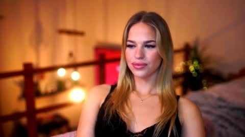 Snapshot of elister_alison chatting on October 30, 7:14 pm Sunflower  online show from October 30, 7:14 pm