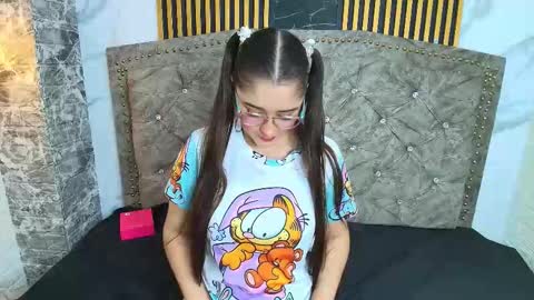 Snapshot of elisvega chatting on February 13, 3:46 am elisvega online show from February 13, 3:46 am