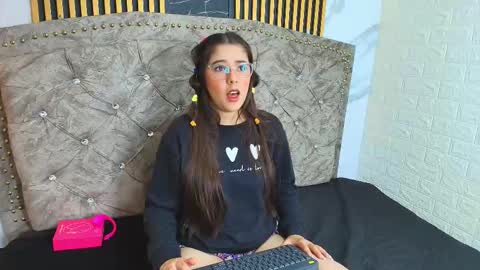 Snapshot of elisvega chatting on February 14, 2:52 am elisvega online show from February 14, 2:52 am