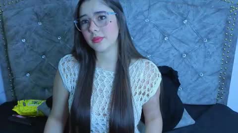 Snapshot of elisvega chatting on February 18, 8:05 pm elisvega online show from February 18, 8:05 pm