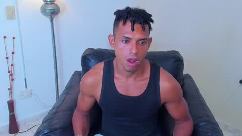 Snapshot of elite__models chatting on June 29, 3:46 am Valentino Konny y Jhon online show from June 29, 3:46 am