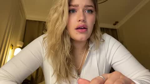 Stephanie online show from April 17, 7:28 pm