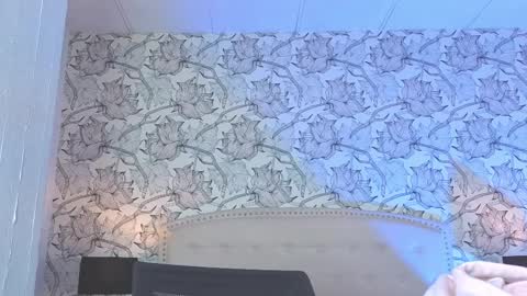 Eliza online show from April 4, 7:33 pm