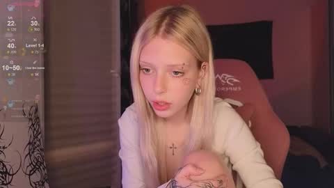 Elizabeth online show from October 25, 8:14 pm