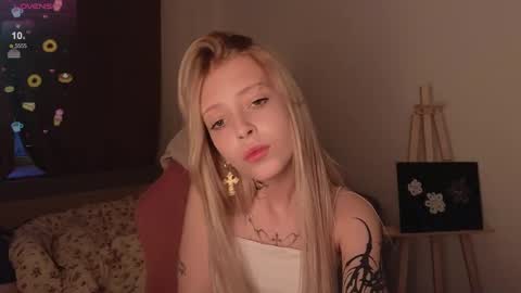 Elizabeth online show from November 19, 1:22 pm