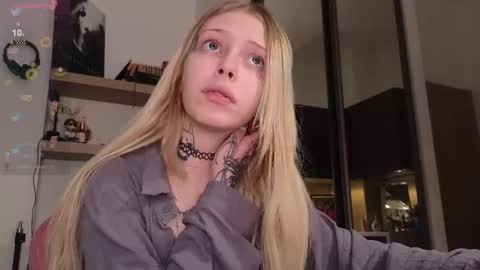 Snapshot of eliza_sadcat chatting on February 2, 8:29 pm Elizabeth online show from February 2, 8:29 pm