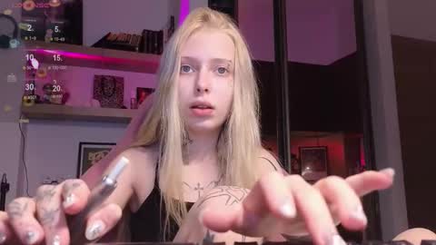 Snapshot of eliza_sadcat chatting on February 12, 7:20 pm Elizabeth online show from February 12, 7:20 pm