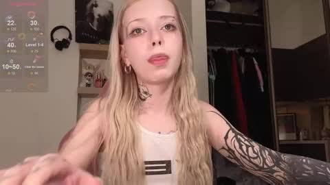 Snapshot of eliza_sadcat chatting on February 26, 4:17 pm Elizabeth online show from February 26, 4:17 pm