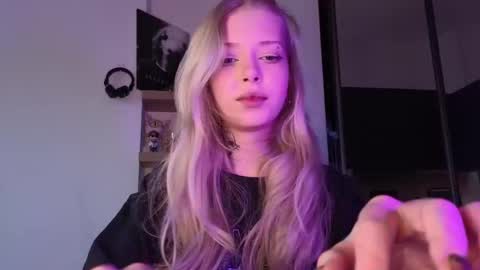 Snapshot of eliza_sadcat chatting on March 6, 2:24 pm Elizabeth online show from March 6, 2:24 pm