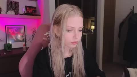 Snapshot of eliza_sadcat chatting on March 13, 4:24 pm Elizabeth online show from March 13, 4:24 pm