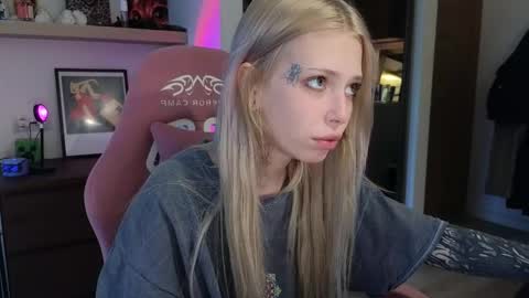 Snapshot of eliza_sadcat chatting on March 16, 1:48 pm Elizabeth online show from March 16, 1:48 pm