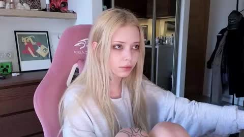 Snapshot of eliza_sadcat chatting on March 30, 1:01 pm Elizabeth online show from March 30, 1:01 pm