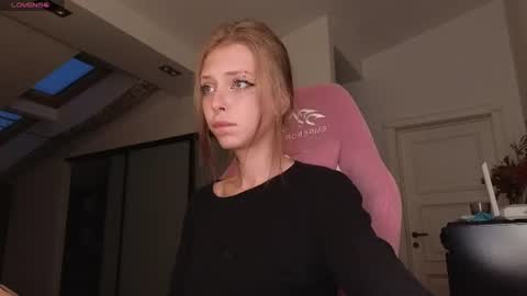 Snapshot of eliza_sadcat chatting on July 9, 8:02 pm Elizabeth online show from July 9, 8:02 pm
