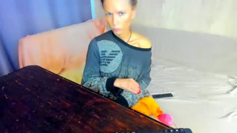Snapshot of elizabe_th chatting on July 12, 1:29 am Elizabethangel online show from July 12, 1:29 am