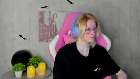 Elizabeth online show from November 4, 1:05 am