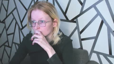 Elizabeth online show from November 6, 1:39 am