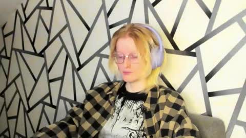 Elizabeth online show from November 7, 1:27 am