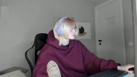 Elizabeth online show from November 10, 1:15 am