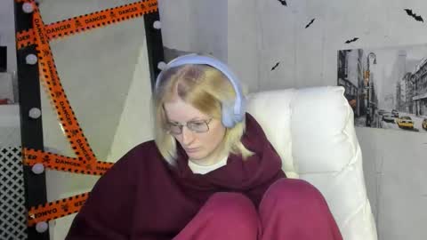 Elizabeth online show from November 12, 2:23 am