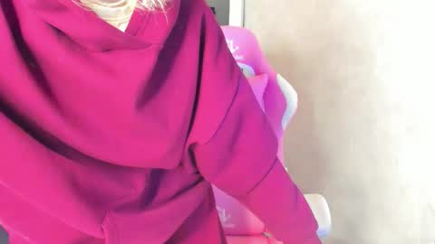 Elizabeth online show from December 1, 12:59 am