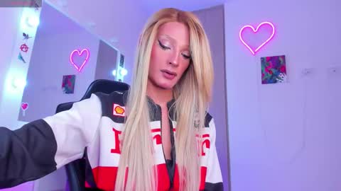 Snapshot of elizabeth_jones_01 chatting on September 8, 9:03 pm Eli online show from September 8, 9:03 pm