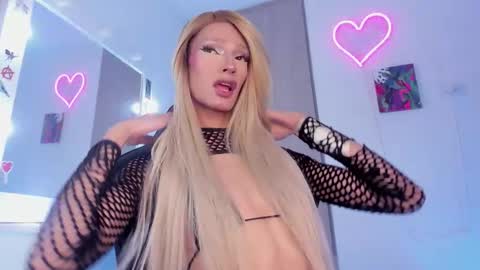 Snapshot of elizabeth_jones_01 chatting on October 14, 8:48 am Eli online show from October 14, 8:48 am