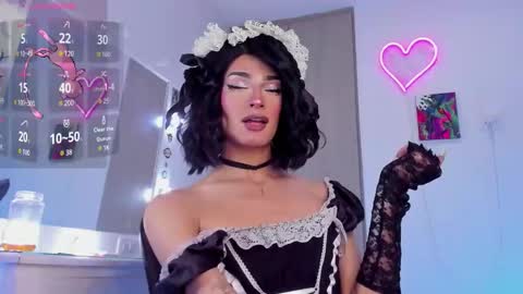 Snapshot of elizabeth_jones_01 chatting on October 17, 10:40 am Eli online show from October 17, 10:40 am