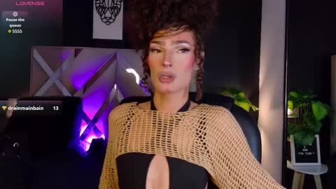 Snapshot of elizabeth_jones_01 chatting on February 10, 2:10 pm Eli online show from February 10, 2:10 pm