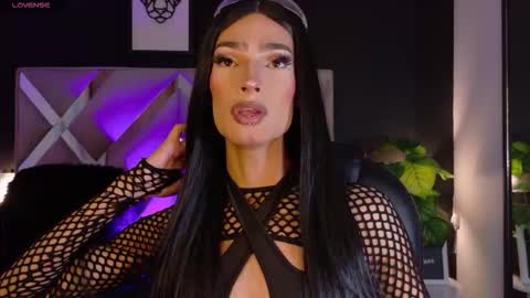 Snapshot of elizabeth_jones_01 chatting on February 14, 2:47 pm Eli online show from February 14, 2:47 pm