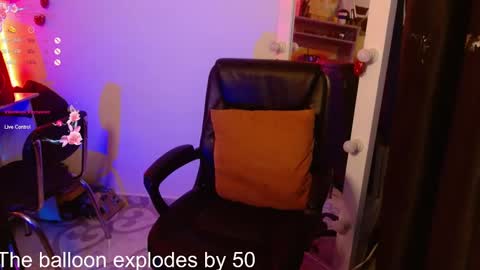 Elizabeth Martinez online show from February 24, 8:14 pm