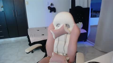Snapshot of elizabeth_rose02 chatting on October 9, 11:25 pm  Elizabeth  online show from October 9, 11:25 pm