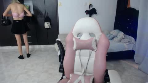  Elizabeth  online show from November 8, 2:01 am