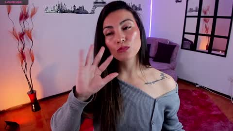 Elizabeth online show from December 3, 4:39 pm