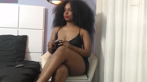 Snapshot of elizabethbell_ chatting on November 6, 8:04 am Elizabeth online show from November 6, 8:04 am