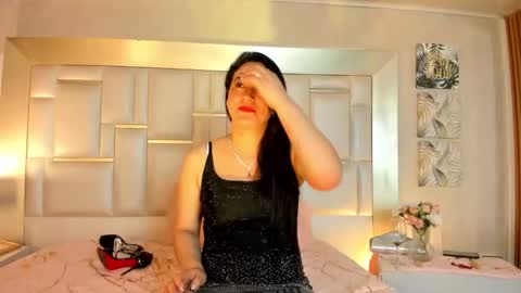 elizabth online show from November 28, 10:45 pm