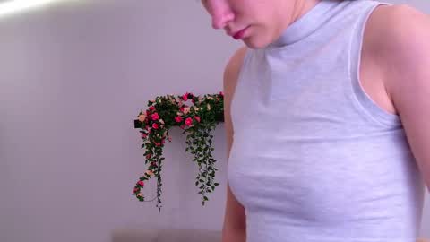 Elizabeth online show from March 2, 7:23 pm