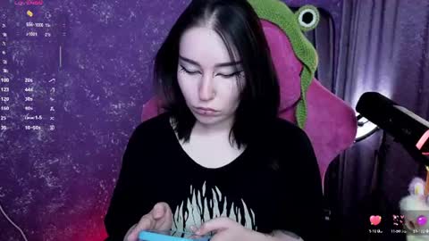 Snapshot of elizabethflowerr chatting on June 22, 12:13 am Eli online show from June 22, 12:13 am
