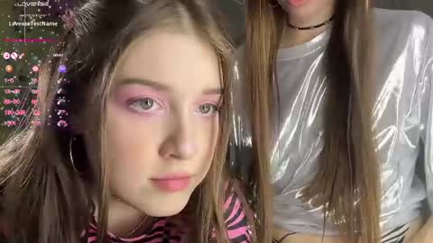 Snapshot of elizabethh_brown chatting on June 18, 4:44 pm elizabethh_brown online show from June 18, 4:44 pm