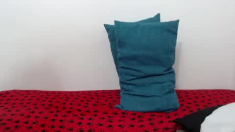 Snapshot of elizabethmiler chatting on June 15, 12:57 am ElizabethMiler online show from June 15, 12:57 am