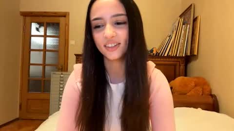 Snapshot of elizabethrabin chatting on November 26, 3:35 pm Mia online show from November 26, 3:35 pm