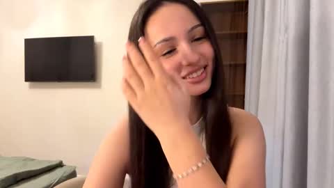 Snapshot of elizabethrabin chatting on December 20, 2:46 pm Mia online show from December 20, 2:46 pm