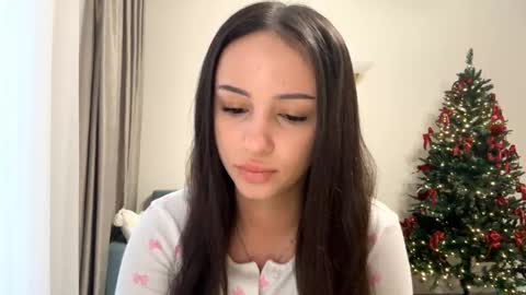 Snapshot of elizabethrabin chatting on January 14, 9:37 am Mia online show from January 14, 9:37 am