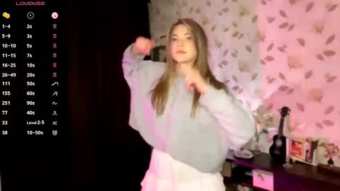 Snapshot of elizabethrabin chatting on February 1, 5:33 pm Mia online show from February 1, 5:33 pm