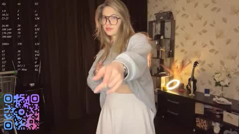 Snapshot of elizabethrabin chatting on February 17, 4:57 pm Mia online show from February 17, 4:57 pm