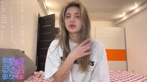 Snapshot of elizabethrabin chatting on February 21, 9:10 am Mia online show from February 21, 9:10 am