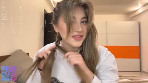 Snapshot of elizabethrabin chatting on February 24, 5:33 pm Mia online show from February 24, 5:33 pm