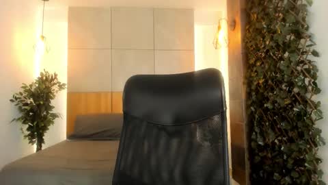   online show from November 11, 2:17 pm