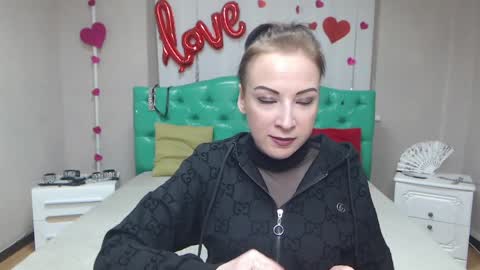 ElizabethSho online show from March 27, 6:40 pm