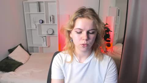 Snapshot of elizabethvane chatting on June 6, 5:50 pm Elizabeth online show from June 6, 5:50 pm