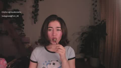 Snapshot of elizabethz chatting on May 6, 1:25 am Tuli online show from May 6, 1:25 am